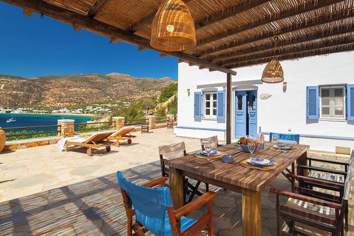 Villa for 7 people, with Balcony and Hot tub in Sifnos