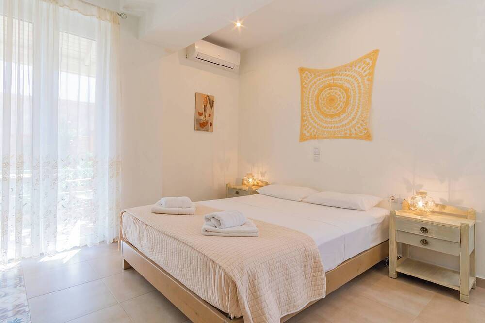 Entire apartment, Elounda Beachfront Nest, Stunning Escape in Crete in Elounda, Lasithi