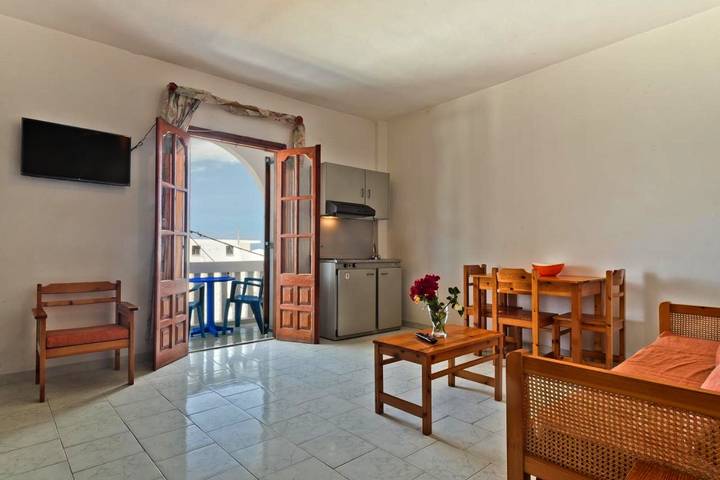 Appartement voor 4 personen, with zwembad and uitzicht as well as balkon op Karpathos