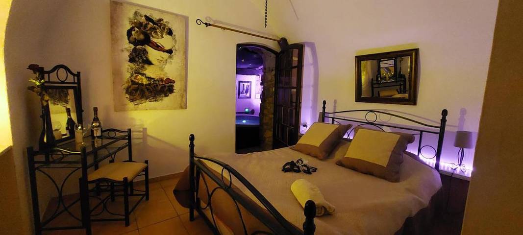 Chambre d’hôte pour 2 personnes, avec Jacuzzi et Terrasse ainsi que Jardin et Vue à Calvi