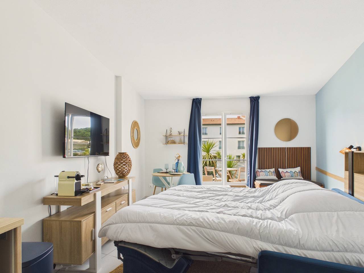 Studio entier, Mer à 200 m, piscine commune, séjour pour 2 in Ars-en-Ré, Île de Ré