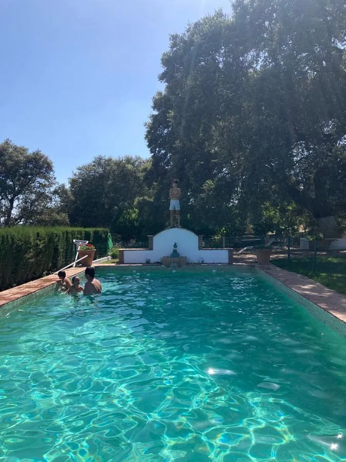 Chalet para 12 personas, con vistas además de jardín y piscina - 1