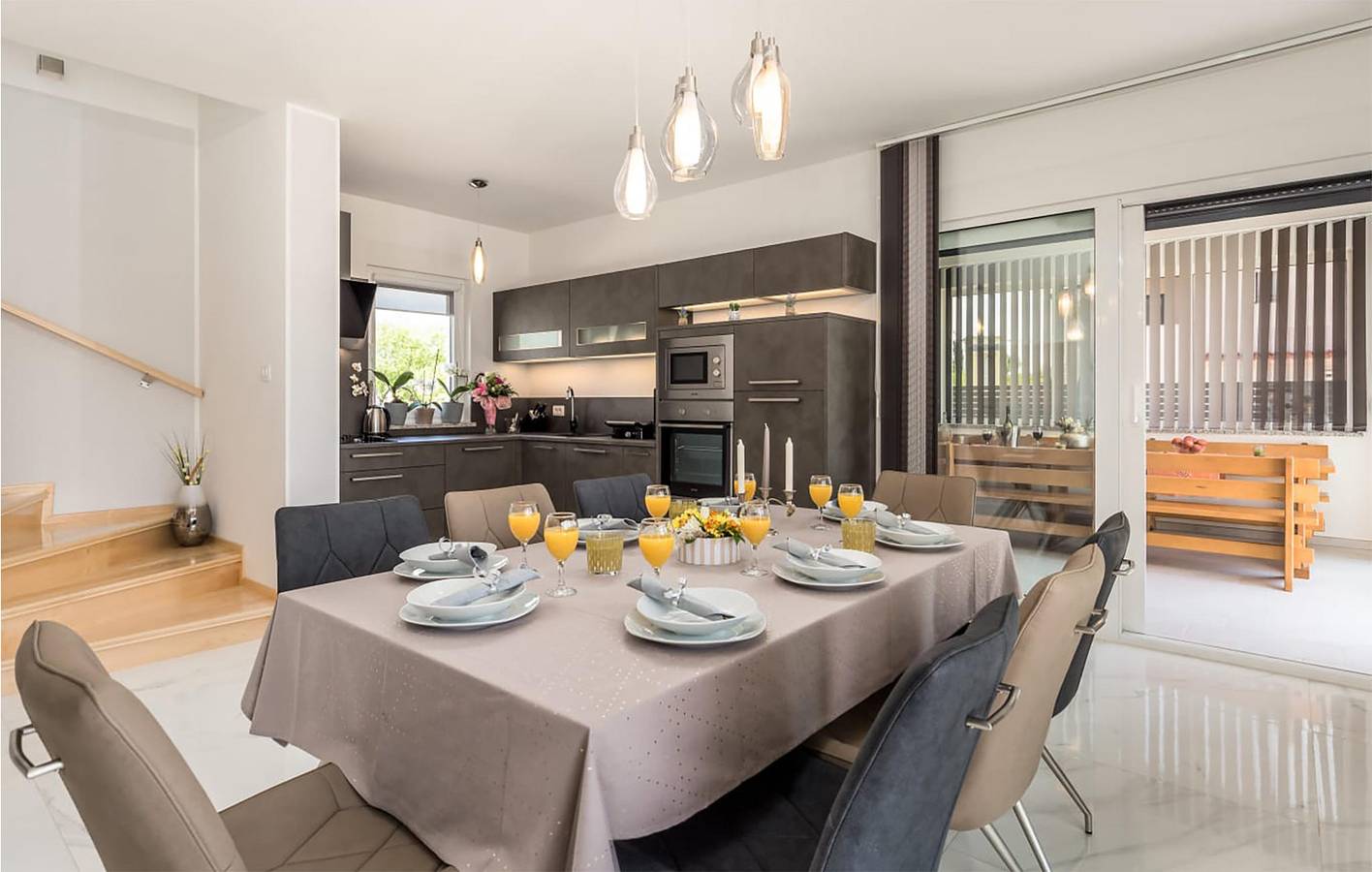 Geräumige 150 m² große Wohnung mit Pool, Terrasse und Zugang zum Fluss in Primorje-Gorski Kotar
