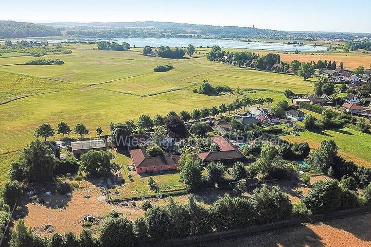 Ferienwohnung für 6 Personen, mit Terrasse und Pool sowie Garten in Parchtitz