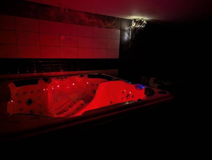 Chambre d’hôte pour 3 personnes, avec jardin et jacuzzi dans Thiernu