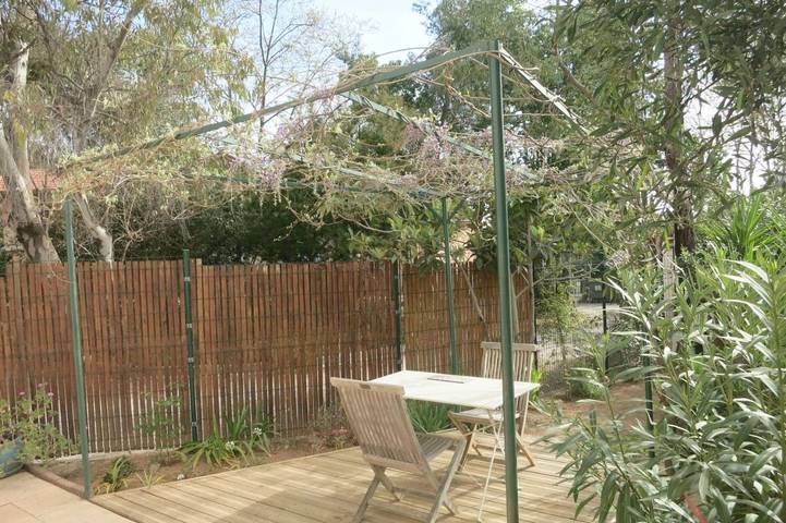 Chambre d’hôte pour 3 personnes, avec Terrasse ainsi que Jardin et Vue à La Seyne-sur-Mer