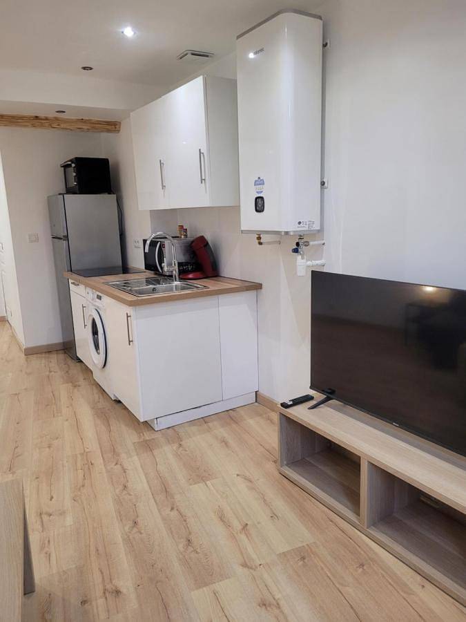 Appartement entier, Cosy Studio in Saint-Mitre-les-Remparts, Côte méditerranéenne (France)