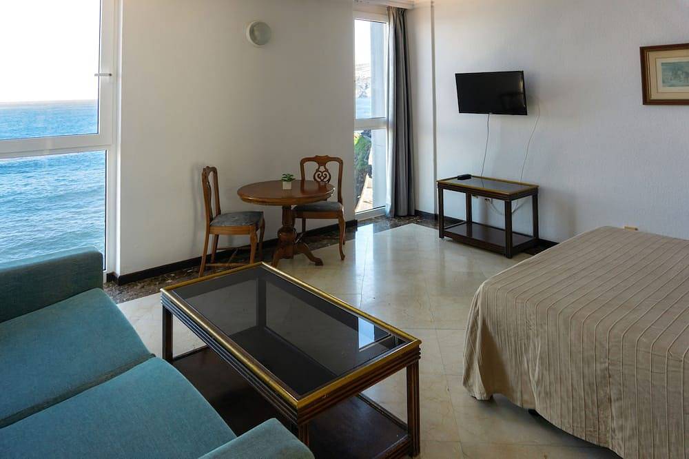 Entire apartment, Martianez Beach Studio 901, Sea Front&Wifi in Playa Martianez, Puerto de la Cruz