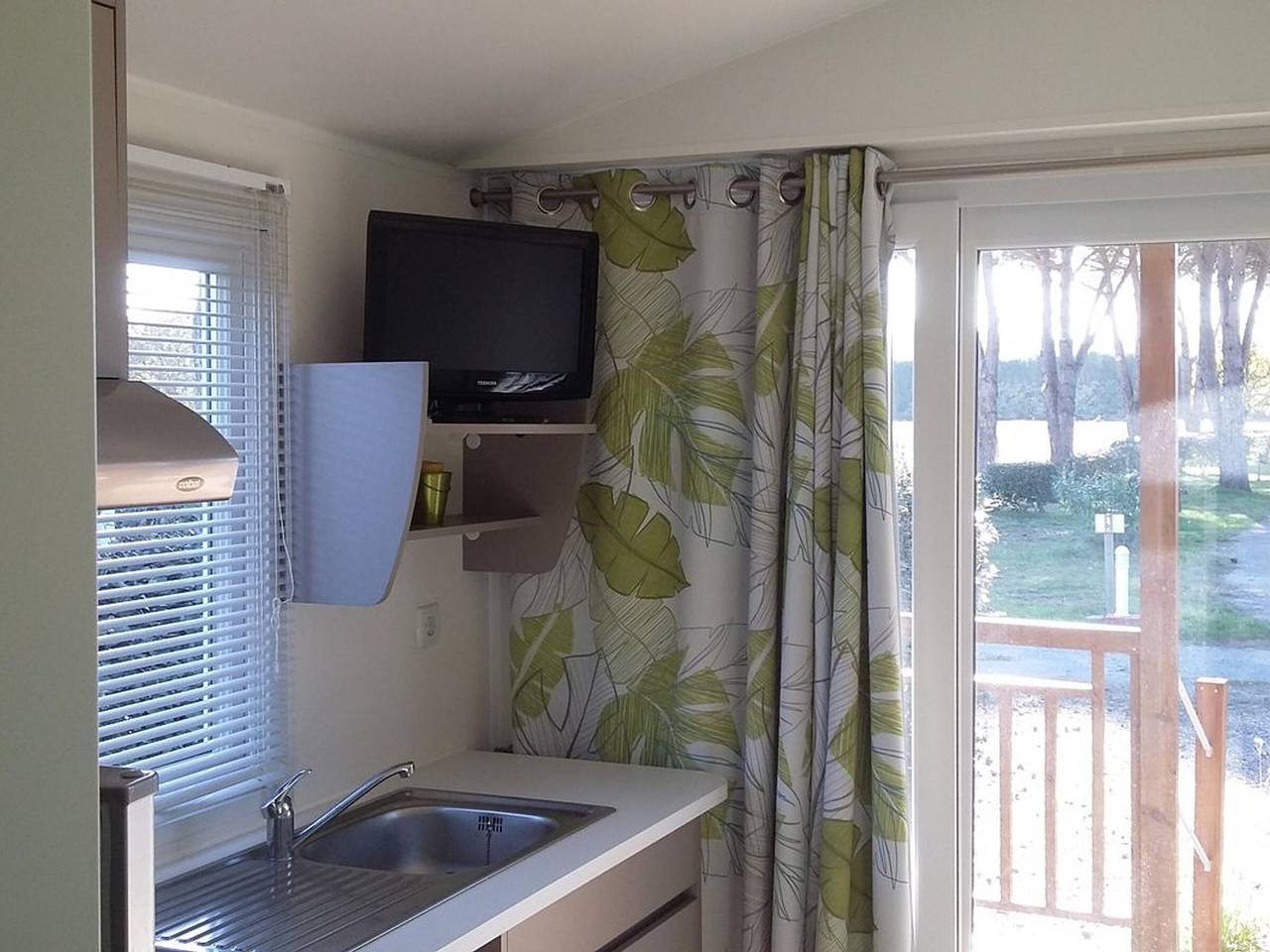 Mobil Home 4 Pers avec Terrasse à Roquebrune-sur-Argens in Roquebrune-sur-Argens, Côte méditerranéenne (France)