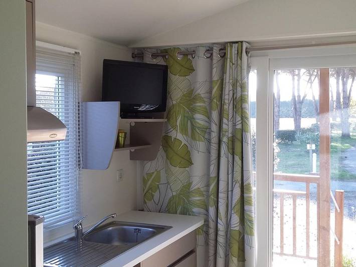 Camping pour 4 personnes, avec terrasse et piscine à Roquebrune-sur-Argens - 2