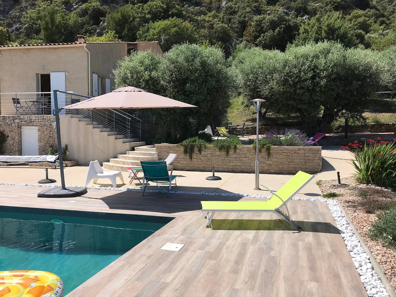 Villa de Luxe – Vues Panoramiques avec Vue sur la Montagne, Wi-Fi et Climatisation in Volx, Parc naturel régional du Luberon