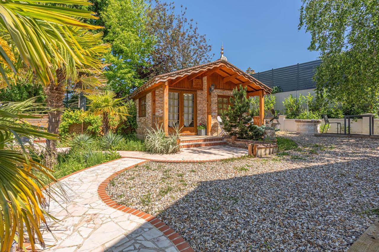 Montevrain Cottage in Montévrain, Seine-et-Marne