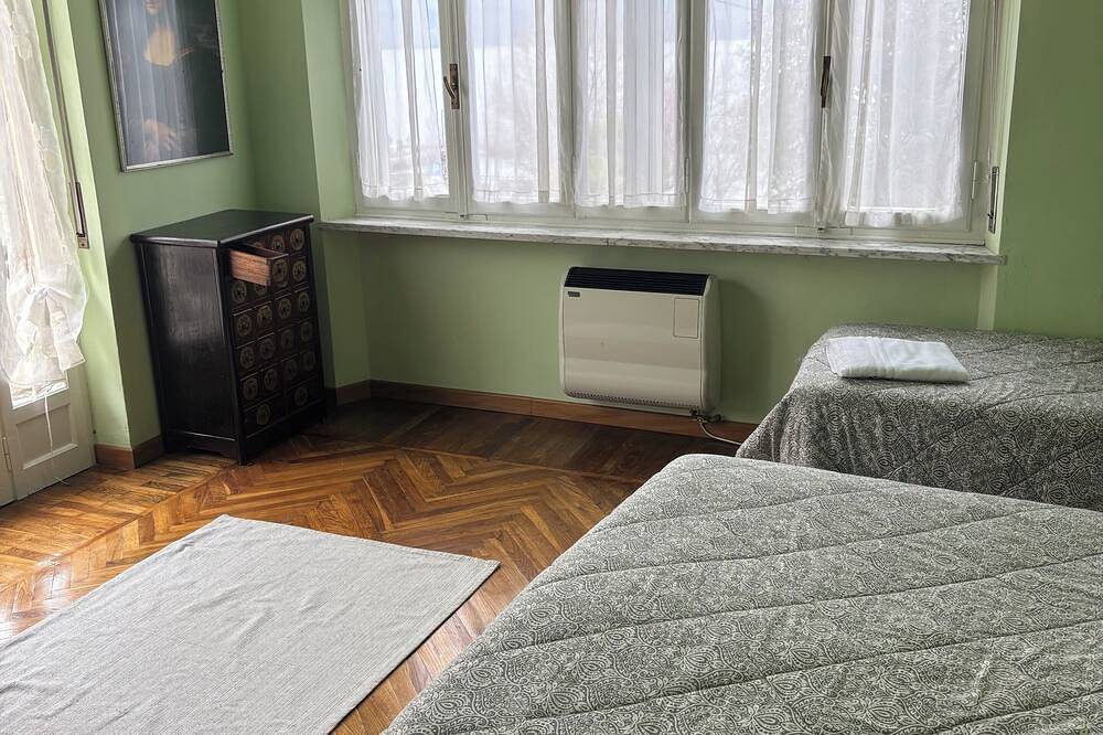 Ganze Wohnung, Green Appartament Apartment, Lake view surrounded by greenery in Viverone, Canavese