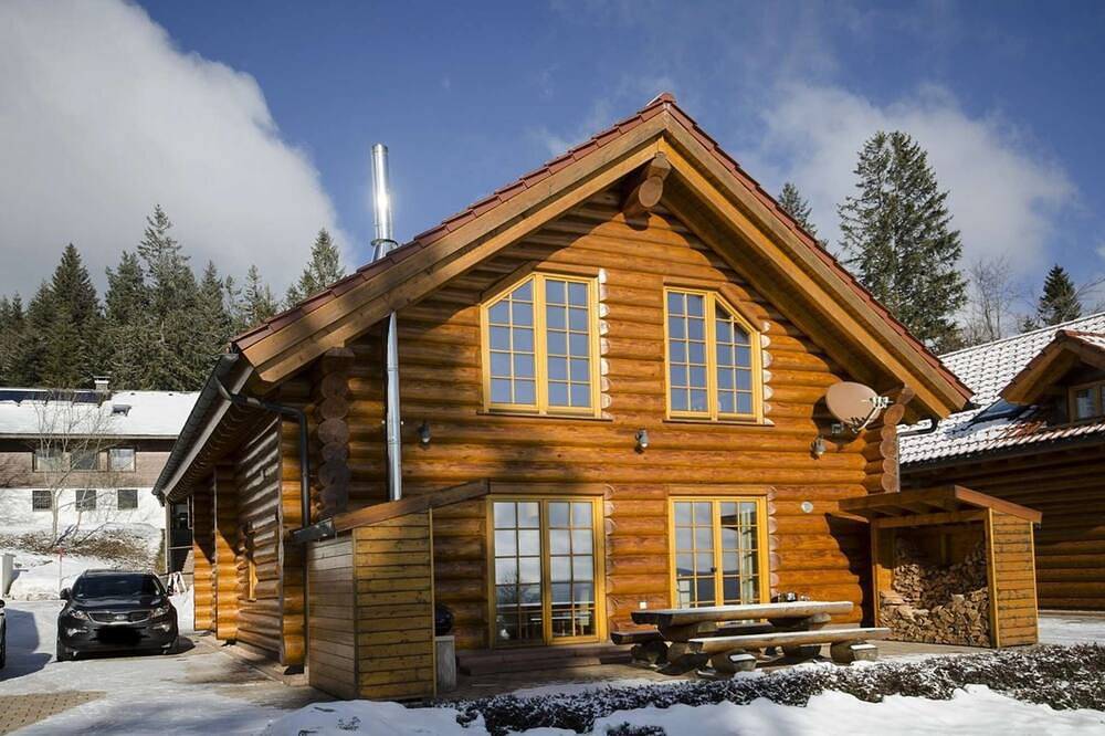 Luxus-Ferienhaus Blockhaus Chalet Nr 2 Toplage am Feldberg mit Sauna Outdoor-Hottub Kamin auf 1300m in Feldberg, Südschwarzwald