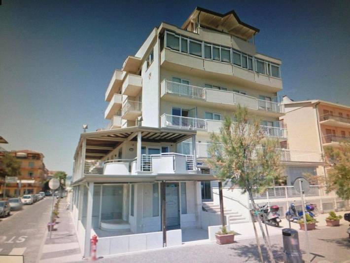 Ferienwohnung für 6 Personen, mit Balkon und Terrasse sowie Pool und Ausblick in Chioggia