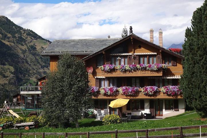 Chalet für 5 Personen, mit Terrasse und Garten in Grächen