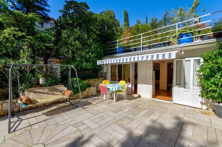 Ganze Wohnung, Romantisches Apartment nur 200 Meter zum Strand mit Grillplatz, Klima, Wifi in Crikvenica, Primorje-Gorski Kotar