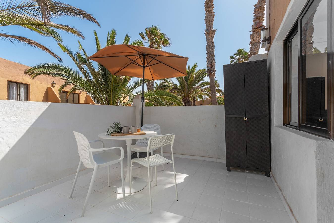 Ganze Wohnung, Ferienwohnung 'Viento Azul' mit Gemeinschaftspool, Wlan und Klimaanlage in Corralejo, La Oliva