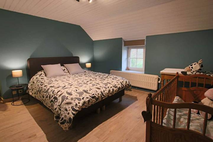 Gîte pour 14 personnes, avec jardin ainsi que terrasse et sauna à Mettet - 2