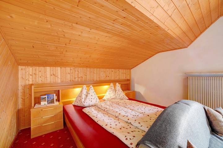 Hel studio-lejlighed, Apartment 'Sankt Corbinian 3' with Mountain View, Balcony, and Shared Garden in Kuens, Texelgruppe