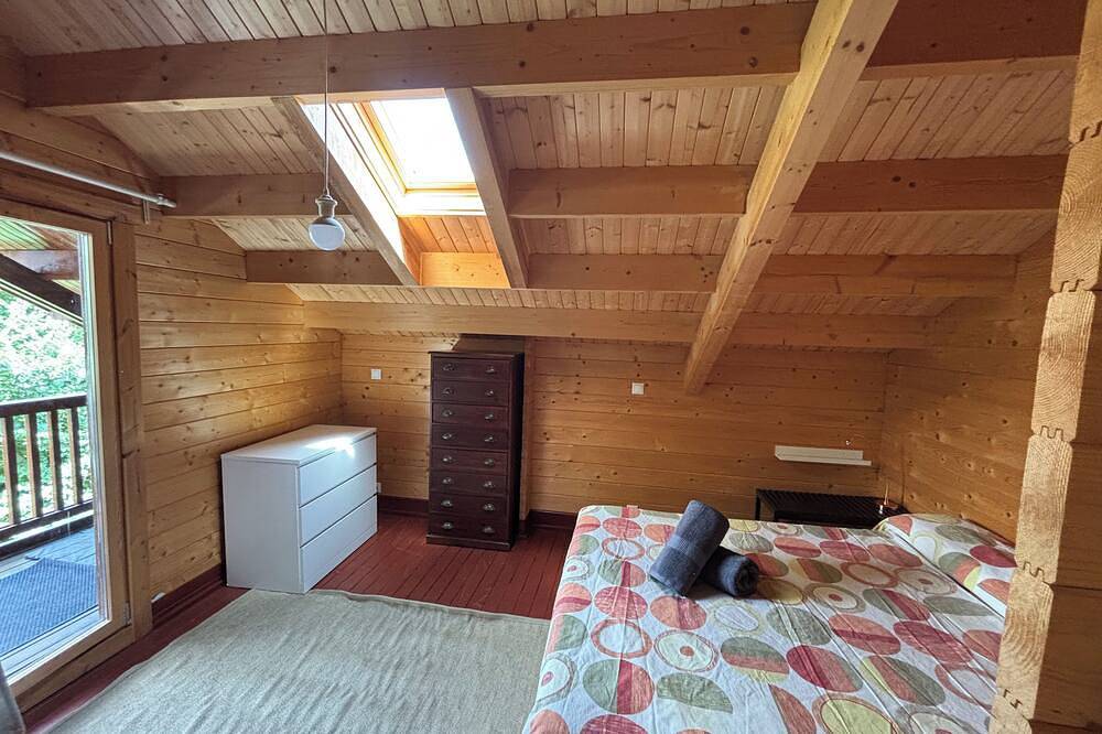 Log cabin La Huerta in Rascafría, Sierra de Guadarrama