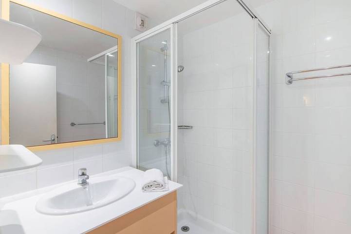 Gîte pour 4 personnes, avec Balcon ainsi que Jardin et Piscine dans Plage du Boucanet - 4