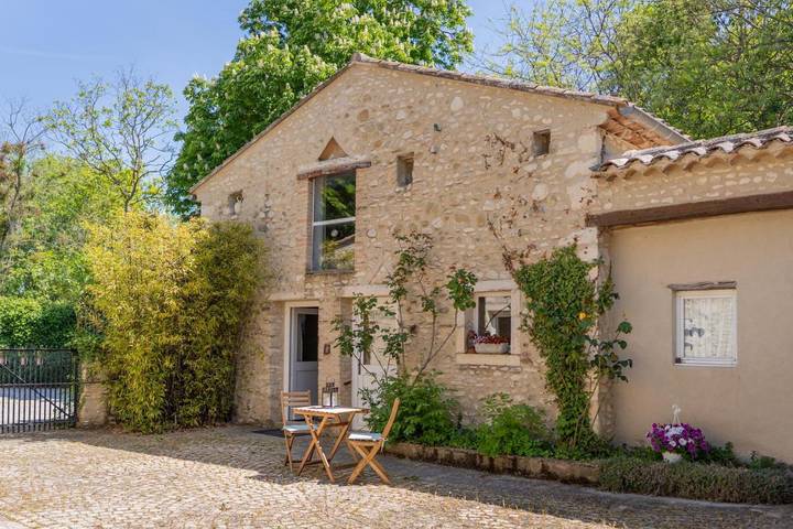 Chambre d’hôte pour 2 personnes, avec vue ainsi que piscine et jardin, animaux acceptés dans la Drôme - 2