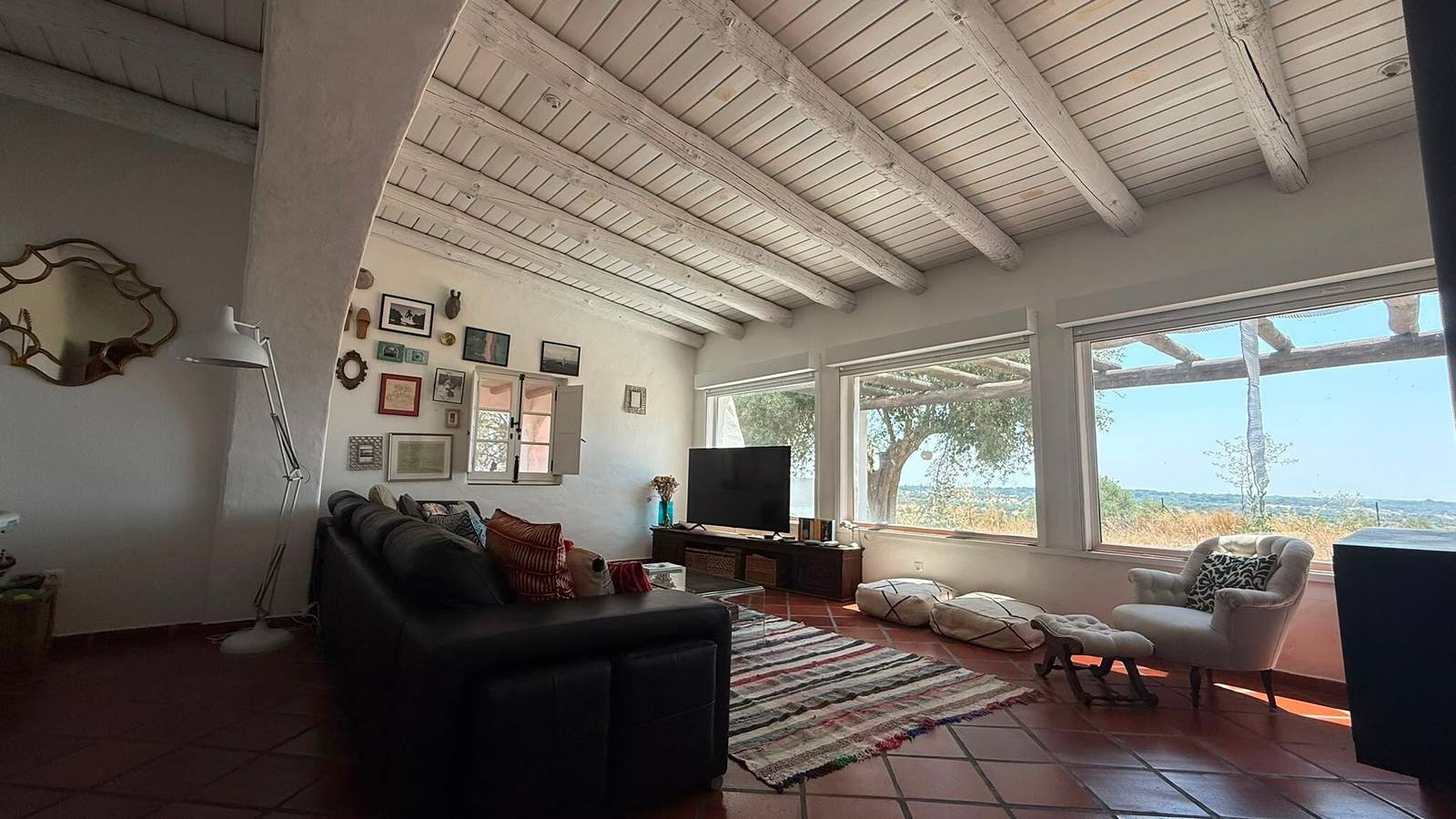 Casa de Férias 'Excelentíssimo' com Vista para o Lago, Wi-Fi e Ar Condicionado in Torrão, Alentejo Litoral