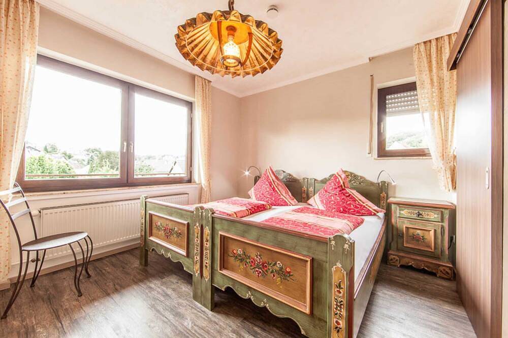 Ganze Wohnung, Landhaus Suite - Landgasthaus Zum Kreuzberg in Schönbach, Vulkaneifel