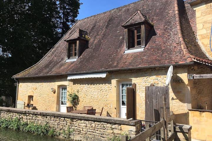 Maison de vacances pour 7 personnes, avec piscine et jardin ainsi que jacuzzi et terrasse