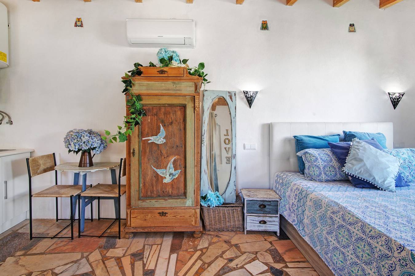 Apartamento inteiro, Apartamento 'Casa De Mondo - Blue Room' com Piscina Partilhada, Wi-Fi e Ar Condicionado in Boliqueime, Distrito de Faro
