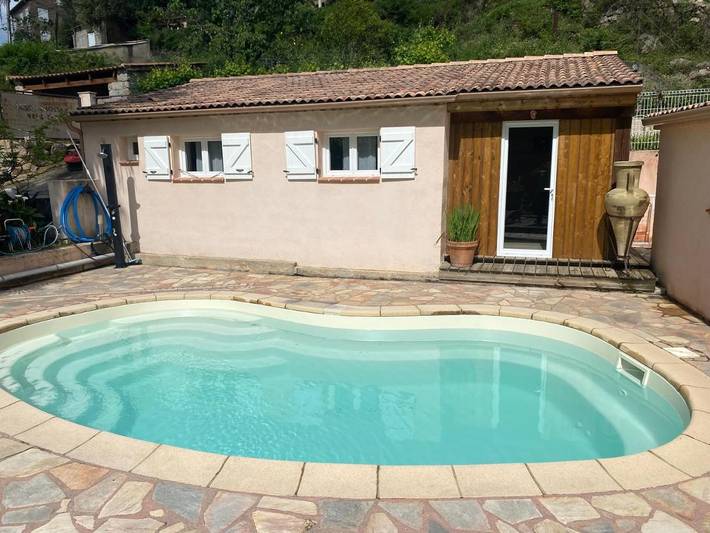 Maison d’hôte pour 2 personnes, avec piscine ainsi que jardin et vue