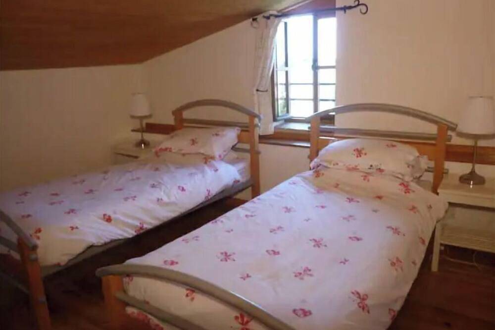 To discover : Cottage with pool, close to the beaches in Mortagne-sur-Gironde, Saintes region