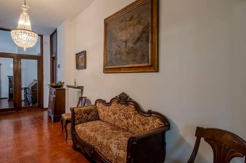 Villa Gabri 1 surrounded by greenery for families within walking distance of the lake and the center in Arona (Lago Maggiore), Comune di Arona