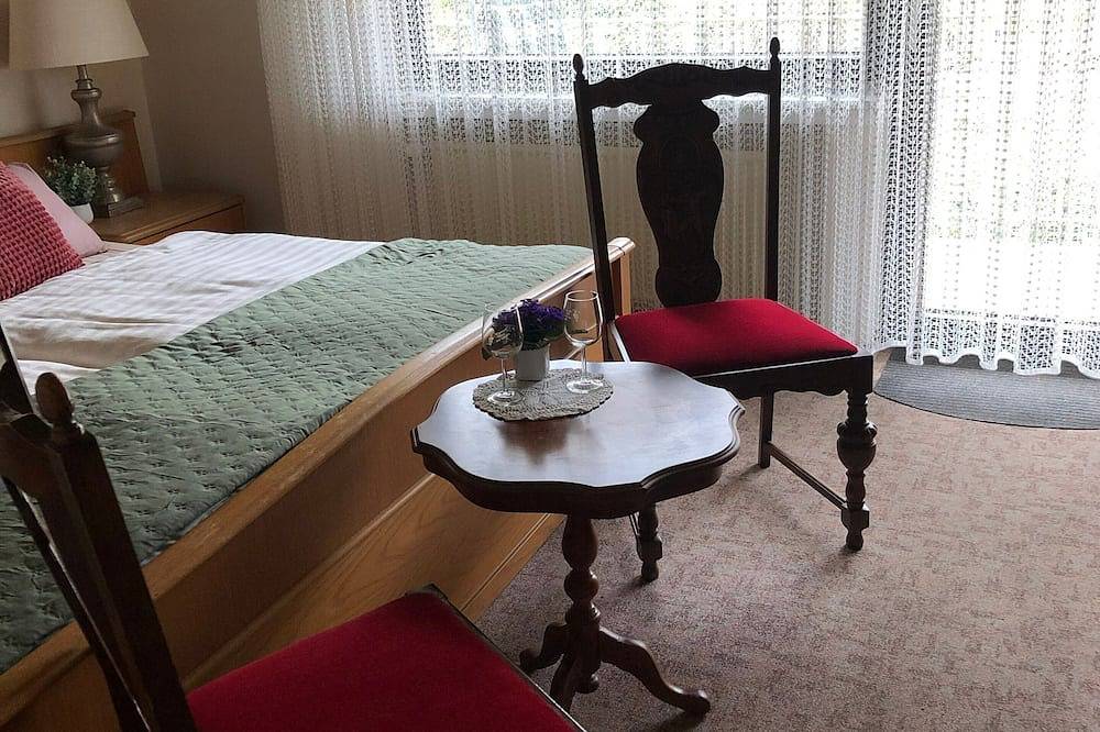 Ganze Wohnung, Zimmer 'Zimmer 3D, Antik Patricia, 2Og' mit Gemeinschaftsgarten, Balkon und Wlan in Klotten, Cochem-Zell