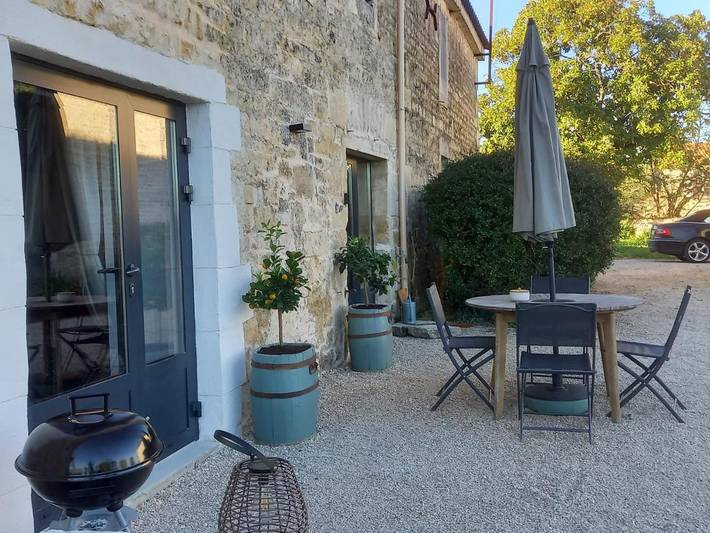 Location de vacances pour 8 personnes, avec vue ainsi que piscine et jardin, adapté aux familles à Auzay