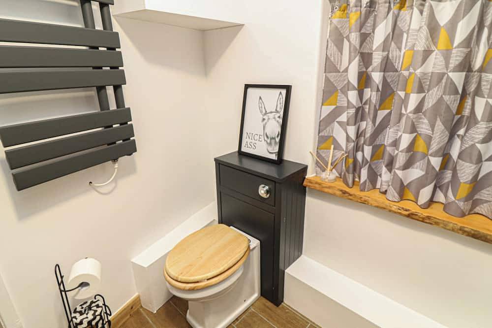 1 Nottingham Road, pet friendly, with open fire in Southwell in Southwell, Nottinghamshire