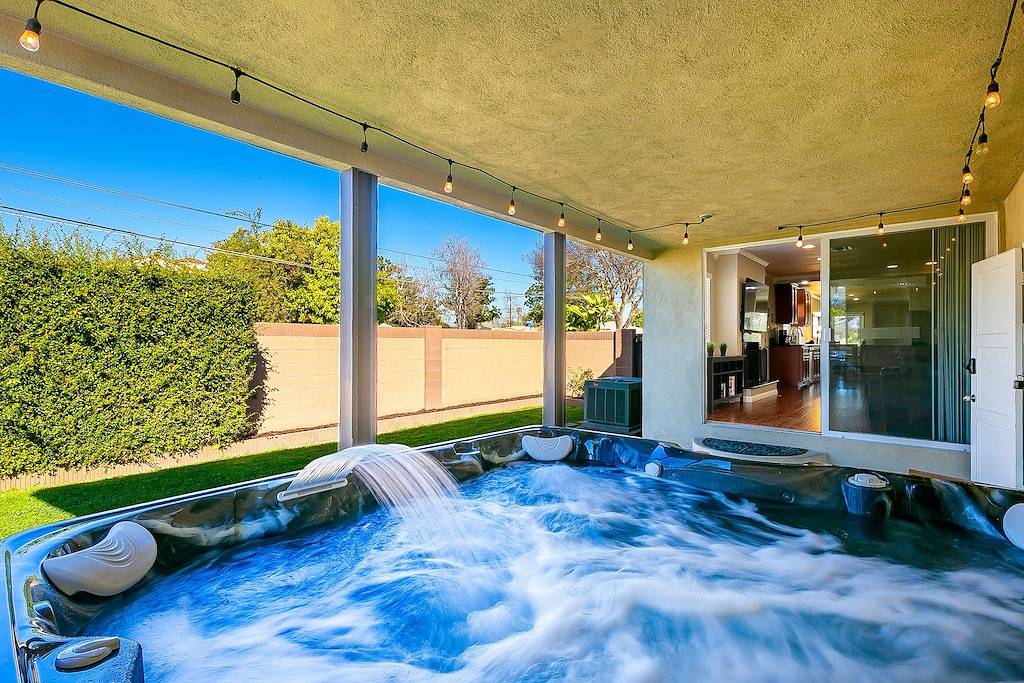 Spacious home with a private hot tub & enclosed yard - just minutes from Disney in Anaheim, Orange County