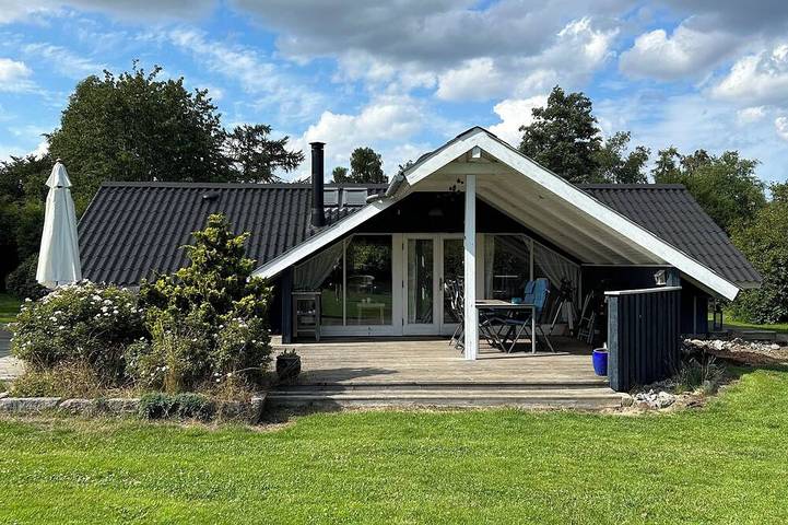 Cottage for 8 people, with garden and terrace in Denmark