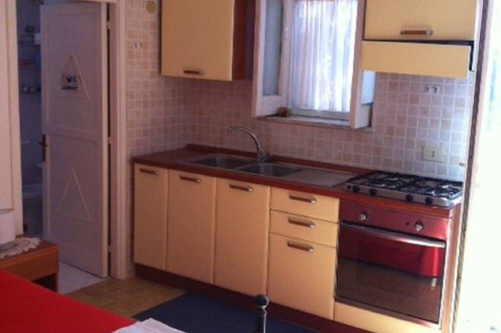Conti Holiday Homes - Oleander with terrace overlooking the sea in Ponza, Lacio