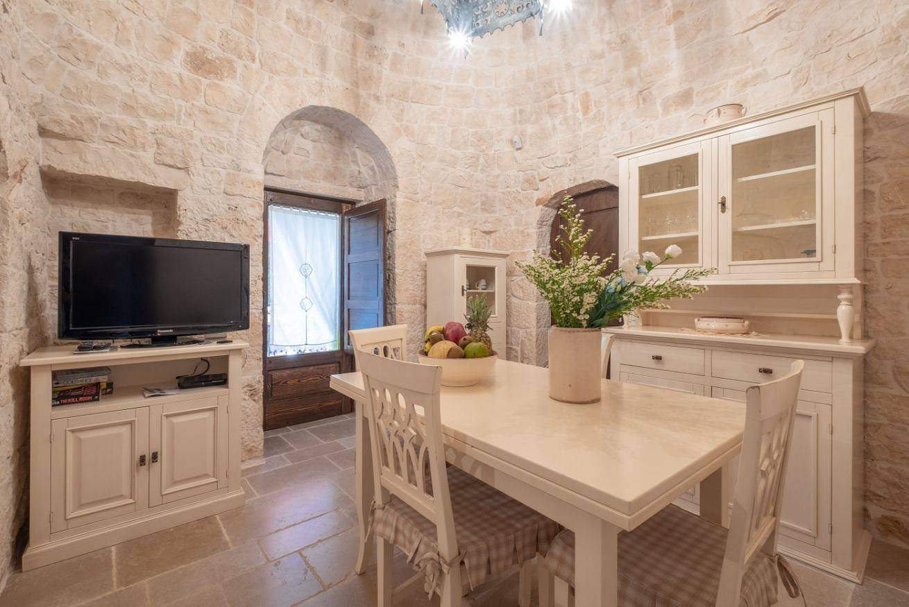 Authentic Apulian Reatreat inside Trulli with private pool in Castellana Grotte, Province de Bari