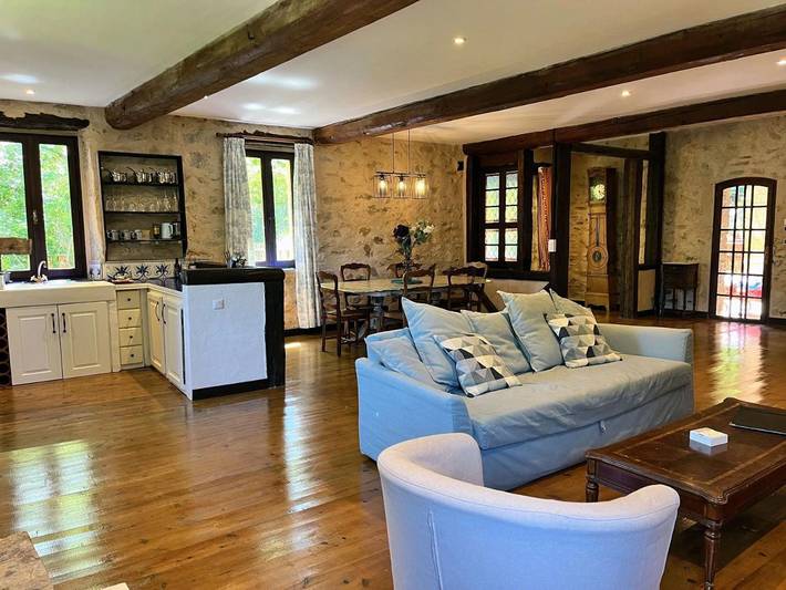 Location de vacances pour 6 personnes, avec vue ainsi que jardin et piscine à La Bastide-de-Bousignac - 2