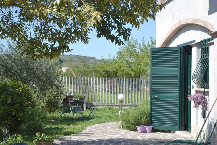 Location de vacances pour 3 personnes, avec jardin ainsi que terrasse et vue à Tivoli - 3