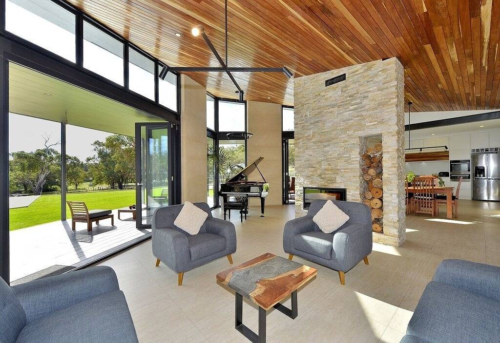 Stunning home on 5 acres with Infinity Pool & Fireplace in Mandurah, Western Australia