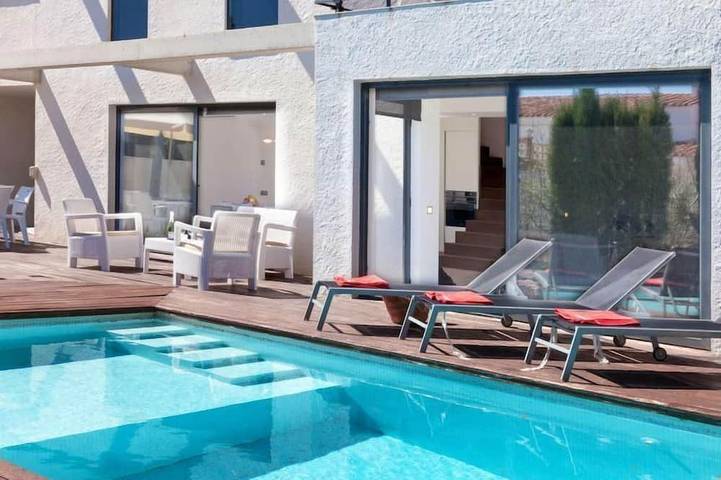 Casa de vacaciones para 7 personas, con jardín además de piscina y balcón - 1