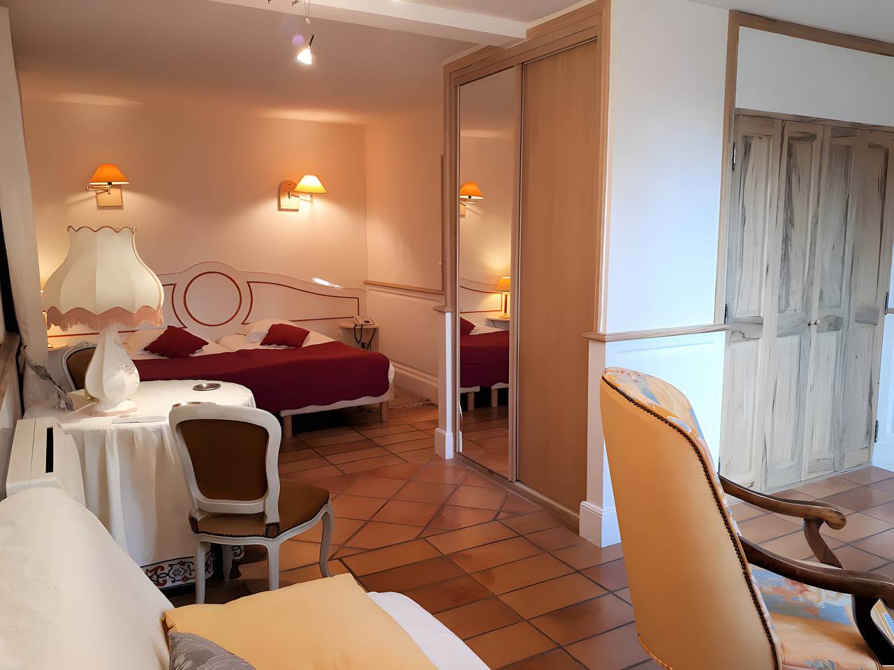 Mas de Bouvau : Chambre 1 Ficus, avec piscine partagée, Wi-Fi et climatisation in Violès, Vaucluse