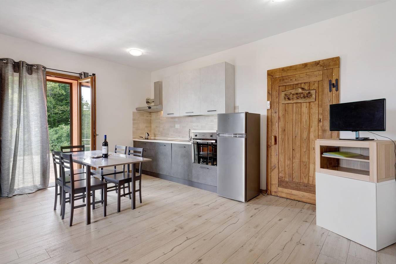 Gehele studio, Studio 'Camera 4' met uitzicht op de bergen, Wifi en airconditioning in Zignago, Provincie La Spezia