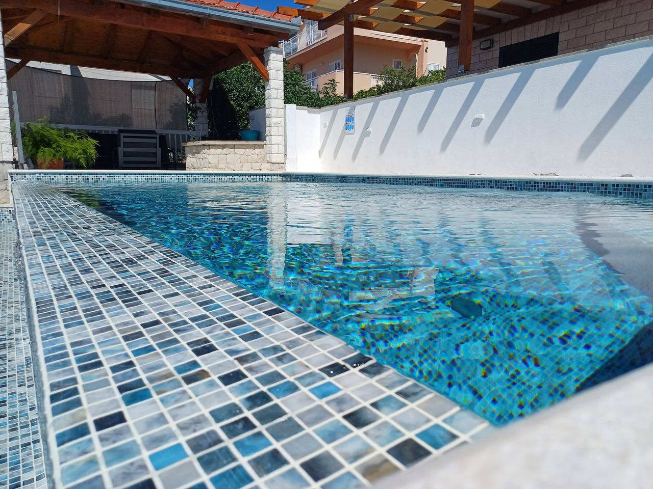Geheel appartement, Heated infinity pool, family apartment with panoramic sea view a1 in Okrug Gornji, Čiovo