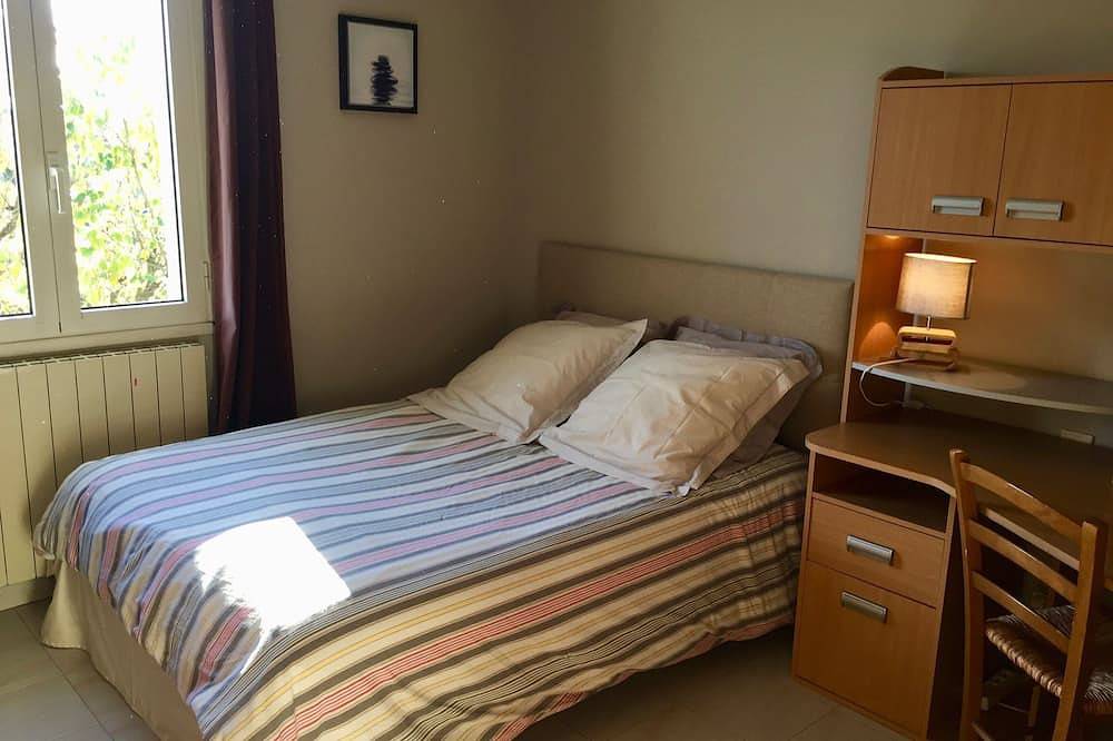 Casa de estilo provenzal, cerca del centro de la ciudad con aire acondicionado. in L'Isle-sur-la-Sorgue, Vaucluse