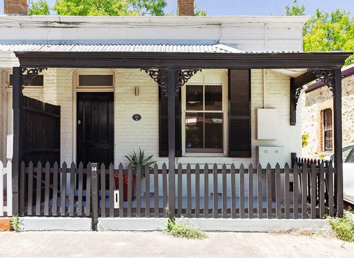 Holiday home for 4 people, with terrace and garden in Adelaide